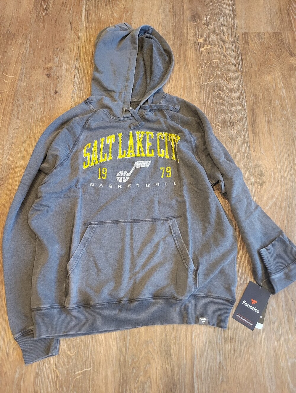 NWT Mens Large Fanatics Salt Lake City Basketball Pullover Hoodie Front Pockets